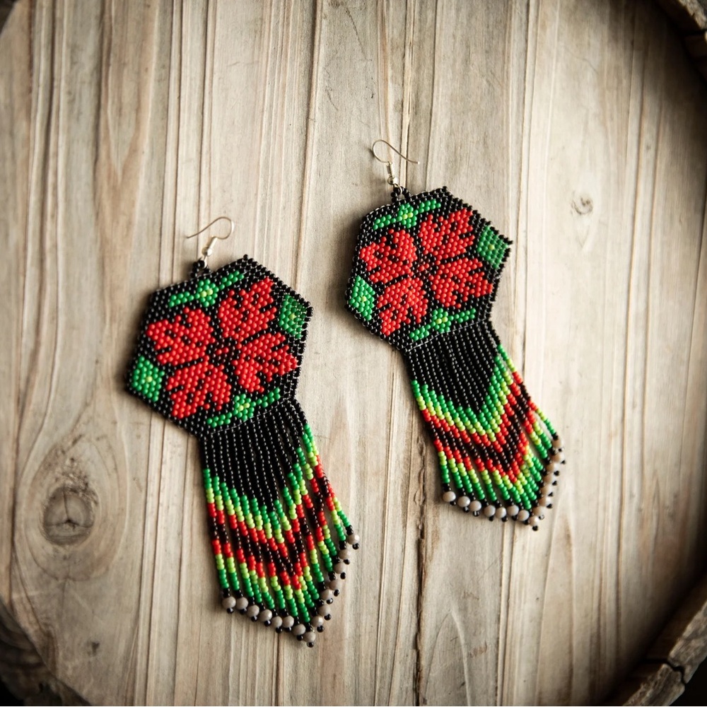 Elegant Floral Beaded Earrings in Red and Green - Picture 4 of 5